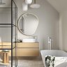 Moderne Badezimmergestaltung mit eleganten Akzenten und Pflanzen Ein modernes Badezimmer mit einer eleganten Badewanne, einem Holzwaschtisch und einer großen, runden Spiegelfläche.